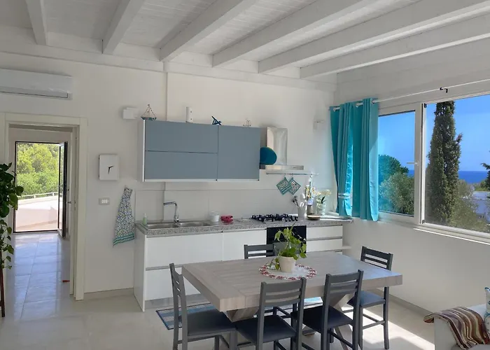 Attico vista mare in villa antica